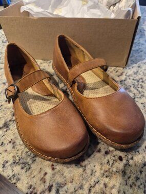 Born Mary Jane Shoes NWOT, Real Leather